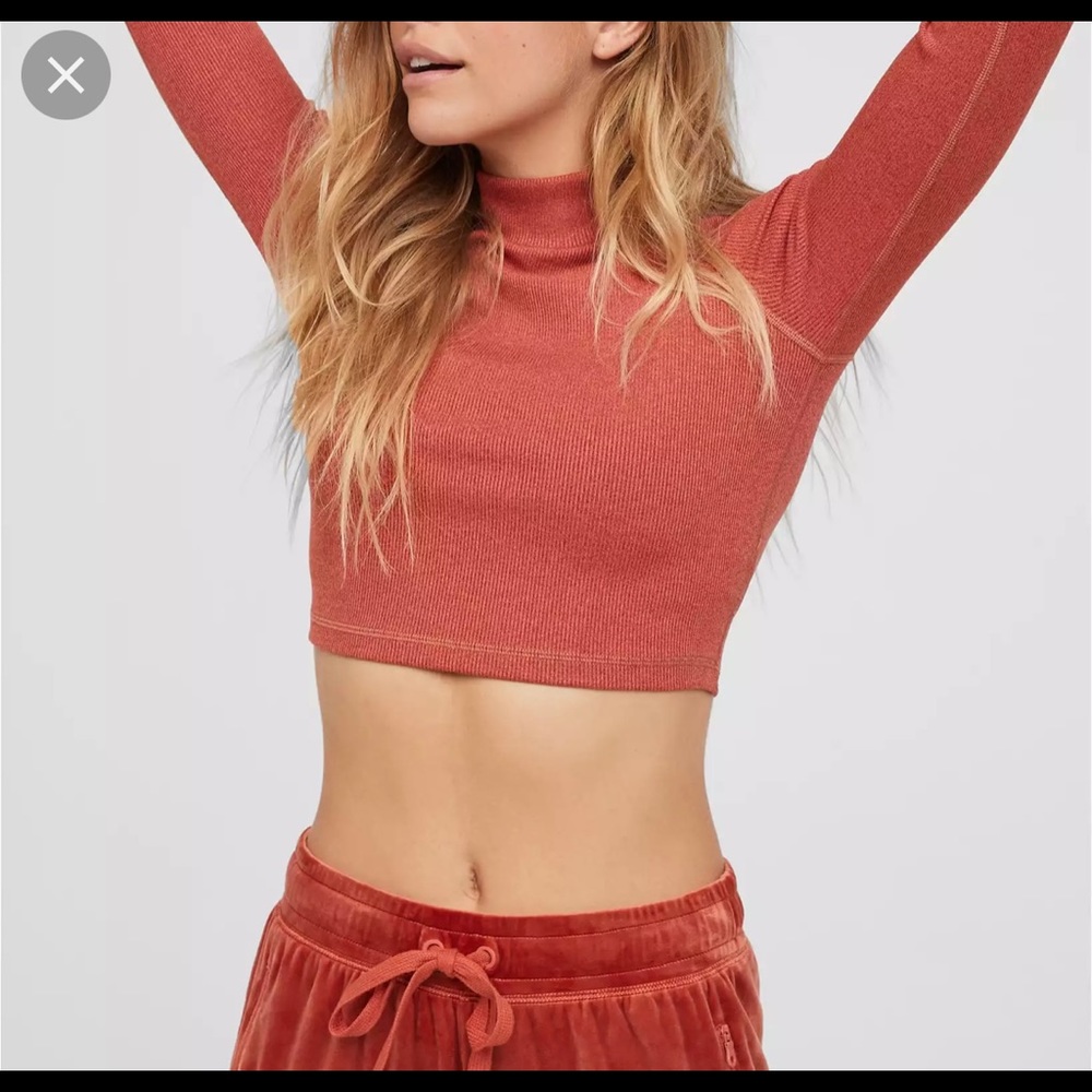NWOT Aerie Offline Hugger Mock Crop Turtleneck Cinnabar Size XS